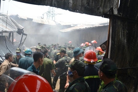 Toàn cảnh vụ kho chứa cồn ở Văn Điển bốc cháy, nhiều hàng hóa bị thiêu rụi  